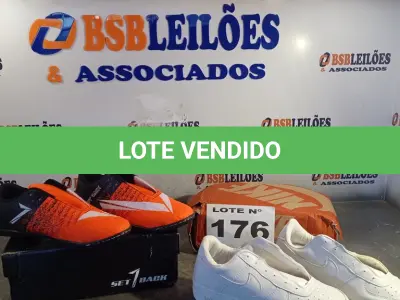 LOTE 176 - 02 – PARES DE CALÇADOS MASCULINO Nº 42 (NO ESTADO, NÃO SABEMOS SE FUNCIONA. LEILÃO NÃO TEM GARANTIA E NEM DEVOLUÇÃO, SUJEITO A POSSÍVEIS AVARIAS VISÍVEIS/OCULTAS E/OU AUSÊNCIA DE COMPONENTES)