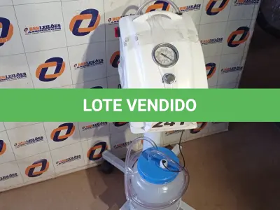 LOTE 241 - 01 - ASPIRADOR CIRÚRGICO COM RODÍZIOS (NO ESTADO, NÃO SABEMOS SE FUNCIONA. LEILÃO NÃO TEM GARANTIA E NEM DEVOLUÇÃO, SUJEITO A POSSÍVEIS AVARIAS VISÍVEIS/OCULTAS E/OU AUSÊNCIA DE COMPONENTES)