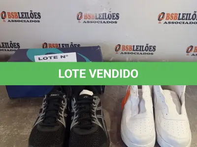 LOTE 129 - 02 – PARES DE CALÇADOS MASCULINO Nº 43 (NO ESTADO, NÃO SABEMOS SE FUNCIONA. LEILÃO NÃO TEM GARANTIA E NEM DEVOLUÇÃO, SUJEITO A POSSÍVEIS AVARIAS VISÍVEIS/OCULTAS E/OU AUSÊNCIA DE COMPONENTES)