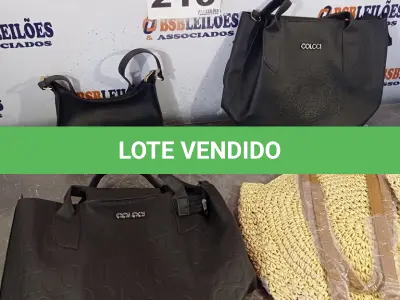 LOTE 210 - 04 - BOLSAS FEMININAS (NO ESTADO, NÃO SABEMOS SE FUNCIONA. LEILÃO NÃO TEM GARANTIA E NEM DEVOLUÇÃO, SUJEITO A POSSÍVEIS AVARIAS VISÍVEIS/OCULTAS E/OU AUSÊNCIA DE COMPONENTES)