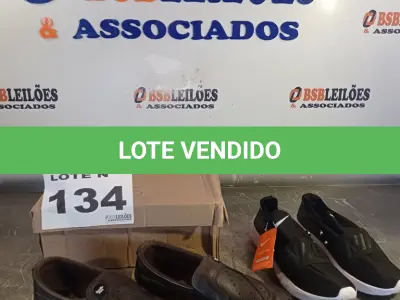 LOTE 134 - 02 – PARES DE CALÇADOS MASCULINO Nº 39 (NO ESTADO, NÃO SABEMOS SE FUNCIONA. LEILÃO NÃO TEM GARANTIA E NEM DEVOLUÇÃO, SUJEITO A POSSÍVEIS AVARIAS VISÍVEIS/OCULTAS E/OU AUSÊNCIA DE COMPONENTES)