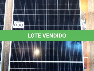 LOTE 038 - 01 - PAINEL SOLAR FOTOVOLTAICO (NO ESTADO, NÃO SABEMOS SE FUNCIONA. LEILÃO NÃO TEM GARANTIA E NEM DEVOLUÇÃO, SUJEITO A POSSÍVEIS AVARIAS VISÍVEIS/OCULTAS E/OU AUSÊNCIA DE COMPONENTES)
