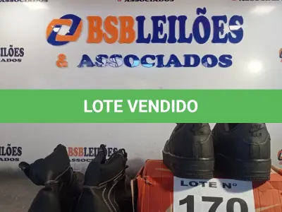 LOTE 170 - 02 – PARES DE CALÇADOS MASCULINO Nº 42 (NO ESTADO, NÃO SABEMOS SE FUNCIONA. LEILÃO NÃO TEM GARANTIA E NEM DEVOLUÇÃO, SUJEITO A POSSÍVEIS AVARIAS VISÍVEIS/OCULTAS E/OU AUSÊNCIA DE COMPONENTES)