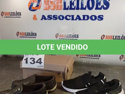 LOTE 134 - 02 – PARES DE CALÇADOS MASCULINO Nº 39 (NO ESTADO, NÃO SABEMOS SE FUNCIONA. LEILÃO NÃO TEM GARANTIA E NEM DEVOLUÇÃO, SUJEITO A POSSÍVEIS AVARIAS VISÍVEIS/OCULTAS E/OU AUSÊNCIA DE COMPONENTES)