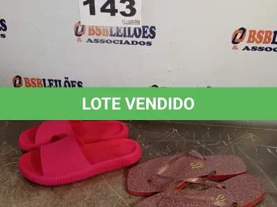 LOTE 143 - 02 – PARES DE CALÇADOS FEMININO Nº 37/38 (NO ESTADO, NÃO SABEMOS SE FUNCIONA. LEILÃO NÃO TEM GARANTIA E NEM DEVOLUÇÃO, SUJEITO A POSSÍVEIS AVARIAS VISÍVEIS/OCULTAS E/OU AUSÊNCIA DE COMPONENTES)
