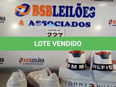 LOTE 227 - 02 – PARES DE CALÇADOS MASCULINO Nº 42 (NO ESTADO, NÃO SABEMOS SE FUNCIONA. LEILÃO NÃO TEM GARANTIA E NEM DEVOLUÇÃO, SUJEITO A POSSÍVEIS AVARIAS VISÍVEIS/OCULTAS E/OU AUSÊNCIA DE COMPONENTES)