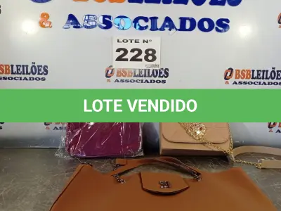 LOTE 228 - 03 - BOLSAS FEMININAS (NO ESTADO, NÃO SABEMOS SE FUNCIONA. LEILÃO NÃO TEM GARANTIA E NEM DEVOLUÇÃO, SUJEITO A POSSÍVEIS AVARIAS VISÍVEIS/OCULTAS E/OU AUSÊNCIA DE COMPONENTES)