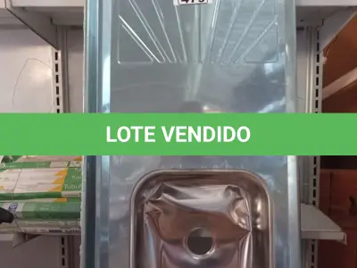 LOTE 479 - 01 PIA EM AÇO INOX CIMENTADA COM 01 CUBA MEDINDO 1,50M X 0,53CM. (NO ESTADO, LEILÃO NÃO TEM GARANTIA E NEM DEVOLUÇÃO, SUJEITO A POSSÍVEIS AVARIAS VISÍVEIS/OCULTAS E/OU AUSÊNCIA DE COMPONENTES).