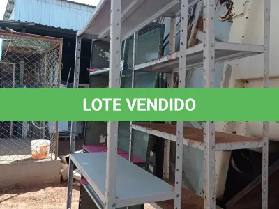 LOTE 524 - 03 ESTANTES DE FERRO COM 04 PRATELEIRAS. (NO ESTADO, LEILÃO NÃO TEM GARANTIA E NEM DEVOLUÇÃO, SUJEITO A POSSÍVEIS AVARIAS VISÍVEIS/OCULTAS E/OU AUSÊNCIA DE COMPONENTES).