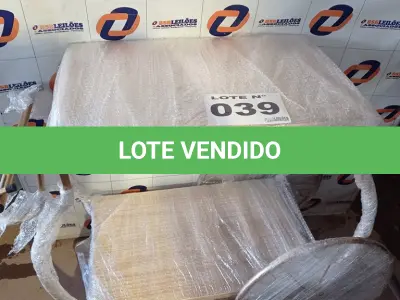 LOTE 039 - 01 - CARRINHO DE CHÁ DECORAÇÃO FESTAS (NO ESTADO, NÃO SABEMOS SE FUNCIONA. LEILÃO NÃO TEM GARANTIA E NEM DEVOLUÇÃO, SUJEITO A POSSÍVEIS AVARIAS VISÍVEIS/OCULTAS E/OU AUSÊNCIA DE COMPONENTES)