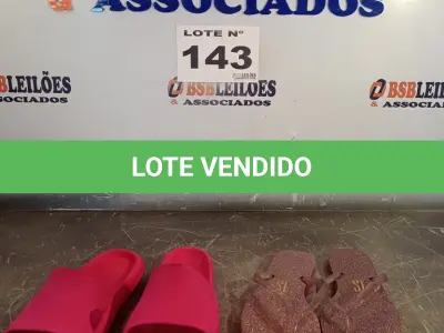 LOTE 143 - 02 – PARES DE CALÇADOS FEMININO Nº 37/38 (NO ESTADO, NÃO SABEMOS SE FUNCIONA. LEILÃO NÃO TEM GARANTIA E NEM DEVOLUÇÃO, SUJEITO A POSSÍVEIS AVARIAS VISÍVEIS/OCULTAS E/OU AUSÊNCIA DE COMPONENTES)