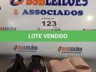 LOTE 123 - 02 – PARES DE CALÇADOS FEMININO Nº 38 (NO ESTADO, NÃO SABEMOS SE FUNCIONA. LEILÃO NÃO TEM GARANTIA E NEM DEVOLUÇÃO, SUJEITO A POSSÍVEIS AVARIAS VISÍVEIS/OCULTAS E/OU AUSÊNCIA DE COMPONENTES)