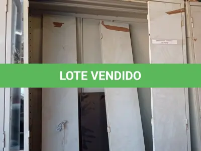 LOTE 507 - 01 ARMÁRIO DE AÇO COM AVARIAS. (NO ESTADO, LEILÃO NÃO TEM GARANTIA E NEM DEVOLUÇÃO, SUJEITO A POSSÍVEIS AVARIAS VISÍVEIS/OCULTAS E/OU AUSÊNCIA DE COMPONENTES).