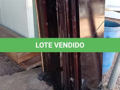 LOTE 509 - 01 LOTE COM VARIA PRATEIRAS EM MADEIRA COMPENSADA TAMANHOS DIVERSOS. (NO ESTADO, LEILÃO NÃO TEM GARANTIA E NEM DEVOLUÇÃO, SUJEITO A POSSÍVEIS AVARIAS VISÍVEIS/OCULTAS E/OU AUSÊNCIA DE COMPONENTES).