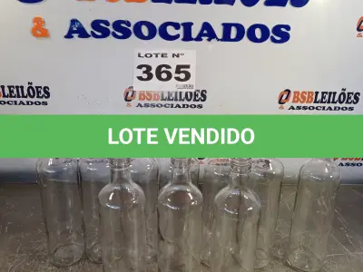 LOTE 365 - 10 - GARRAFAS DE VIDRO (NO ESTADO, NÃO SABEMOS SE FUNCIONA. LEILÃO NÃO TEM GARANTIA E NEM DEVOLUÇÃO, SUJEITO A POSSÍVEIS AVARIAS VISÍVEIS/OCULTAS E/OU AUSÊNCIA DE COMPONENTES)