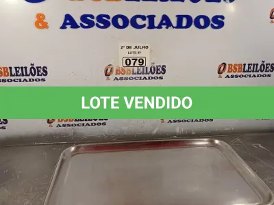 LOTE 079 - 10 BANDEJAS EM AÇO INOX. (NO ESTADO, LEILÃO NÃO TEM GARANTIA E NEM DEVOLUÇÃO, SUJEITO A POSSÍVEIS AVARIAS VISÍVEIS/OCULTAS E/OU AUSÊNCIA DE COMPONENTES).