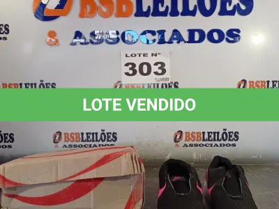 LOTE 303 - 02 – PARES DE CALÇADOS FEMININO Nº 36 (NO ESTADO, NÃO SABEMOS SE FUNCIONA. LEILÃO NÃO TEM GARANTIA E NEM DEVOLUÇÃO, SUJEITO A POSSÍVEIS AVARIAS VISÍVEIS/OCULTAS E/OU AUSÊNCIA DE COMPONENTES)