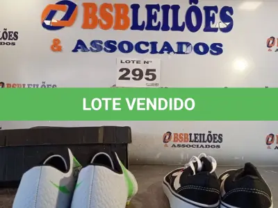 LOTE 295 - 02 – PARES DE CALÇADOS MASCULINO Nº 38 (NO ESTADO, NÃO SABEMOS SE FUNCIONA. LEILÃO NÃO TEM GARANTIA E NEM DEVOLUÇÃO, SUJEITO A POSSÍVEIS AVARIAS VISÍVEIS/OCULTAS E/OU AUSÊNCIA DE COMPONENTES)