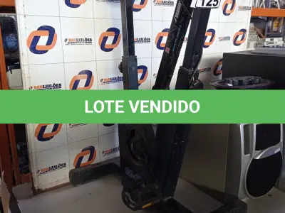 LOTE 125 - 02 TACOS DE HOCKEY E 01 BICICLETA ERGOMÉTRICA. (NO ESTADO, LEILÃO NÃO TEM GARANTIA E NEM DEVOLUÇÃO, SUJEITO A POSSÍVEIS AVARIAS VISÍVEIS/OCULTAS E/OU AUSÊNCIA DE COMPONENTES).