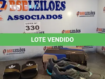 LOTE 330 - 02 – PARES DE CALÇADOS MASCULINO Nº 40 (NO ESTADO, NÃO SABEMOS SE FUNCIONA. LEILÃO NÃO TEM GARANTIA E NEM DEVOLUÇÃO, SUJEITO A POSSÍVEIS AVARIAS VISÍVEIS/OCULTAS E/OU AUSÊNCIA DE COMPONENTES)