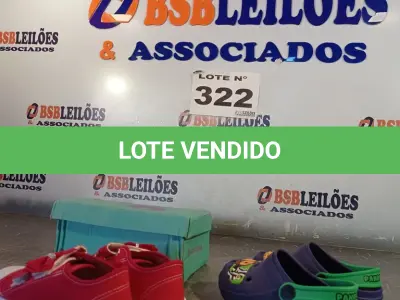 LOTE 322 - 02 – PARES DE CALÇADOS INFANTIL Nº 24 (NO ESTADO, NÃO SABEMOS SE FUNCIONA. LEILÃO NÃO TEM GARANTIA E NEM DEVOLUÇÃO, SUJEITO A POSSÍVEIS AVARIAS VISÍVEIS/OCULTAS E/OU AUSÊNCIA DE COMPONENTES)