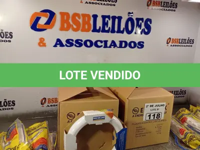 LOTE 118 - 02 CAIXAS COM LÂMPADAS FLUORESCENTES CIRCULARES 22W/6400K COM 06 PEÇAS CADA E 10 REATORES. (NO ESTADO, LEILÃO NÃO TEM GARANTIA E NEM DEVOLUÇÃO, SUJEITO A POSSÍVEIS AVARIAS VISÍVEIS/OCULTAS E/OU AUSÊNCIA DE COMPONENTES).