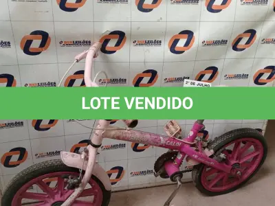 LOTE 127 - 01 BICICLETA INFANTIL ARO 16. (NO ESTADO, LEILÃO NÃO TEM GARANTIA E NEM DEVOLUÇÃO, SUJEITO A POSSÍVEIS AVARIAS VISÍVEIS/OCULTAS E/OU AUSÊNCIA DE COMPONENTES).