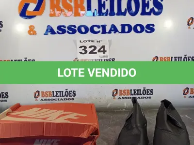 LOTE 324 - 02 – PARES DE CALÇADOS MASCULINO Nº 38 (NO ESTADO, NÃO SABEMOS SE FUNCIONA. LEILÃO NÃO TEM GARANTIA E NEM DEVOLUÇÃO, SUJEITO A POSSÍVEIS AVARIAS VISÍVEIS/OCULTAS E/OU AUSÊNCIA DE COMPONENTES)