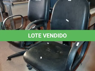 LOTE 130 - 02 CADEIRAS DE ESCRITÓRIO COM BASE GIRATÓRIA. (NO ESTADO, LEILÃO NÃO TEM GARANTIA E NEM DEVOLUÇÃO, SUJEITO A POSSÍVEIS AVARIAS VISÍVEIS/OCULTAS E/OU AUSÊNCIA DE COMPONENTES).