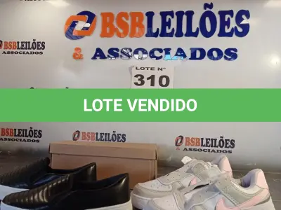 LOTE 310 - 02 – PARES DE CALÇADOS FEMININO Nº 35 (NO ESTADO, NÃO SABEMOS SE FUNCIONA. LEILÃO NÃO TEM GARANTIA E NEM DEVOLUÇÃO, SUJEITO A POSSÍVEIS AVARIAS VISÍVEIS/OCULTAS E/OU AUSÊNCIA DE COMPONENTES)