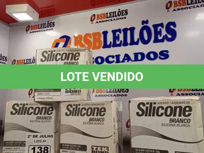 LOTE 138 - 04 CAIXAS COM ADESIVO DE SILICONE BRANCO. (NO ESTADO, LEILÃO NÃO TEM GARANTIA E NEM DEVOLUÇÃO, SUJEITO A POSSÍVEIS AVARIAS VISÍVEIS/OCULTAS E/OU AUSÊNCIA DE COMPONENTES).
