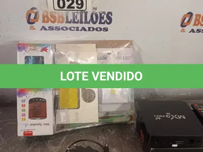 LOTE 029 - 01 TV BOX 4K, 01 POWER BANK, 02 MINI SPEAKER, 01 LUZ DE EMERGÊNCIA DE LED E 01 LÂMPADA USB. (NO ESTADO, LEILÃO NÃO TEM GARANTIA E NEM DEVOLUÇÃO, SUJEITO A POSSÍVEIS AVARIAS VISÍVEIS/OCULTAS E/OU AUSÊNCIA DE COMPONENTES).