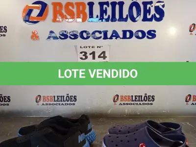 LOTE 314 - 02 – PARES DE CALÇADOS MASCULINO Nº 38 (NO ESTADO, NÃO SABEMOS SE FUNCIONA. LEILÃO NÃO TEM GARANTIA E NEM DEVOLUÇÃO, SUJEITO A POSSÍVEIS AVARIAS VISÍVEIS/OCULTAS E/OU AUSÊNCIA DE COMPONENTES)
