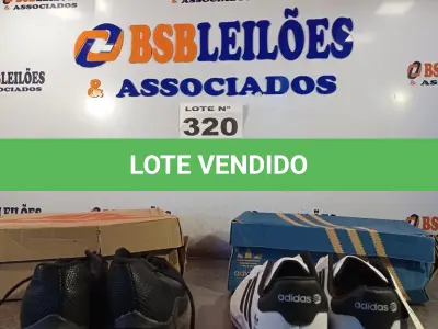 LOTE 320 - 02 – PARES DE CALÇADOS MASCULINO Nº 41 (NO ESTADO, NÃO SABEMOS SE FUNCIONA. LEILÃO NÃO TEM GARANTIA E NEM DEVOLUÇÃO, SUJEITO A POSSÍVEIS AVARIAS VISÍVEIS/OCULTAS E/OU AUSÊNCIA DE COMPONENTES)