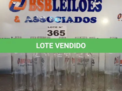 LOTE 365 - 10 - GARRAFAS DE VIDRO (NO ESTADO, NÃO SABEMOS SE FUNCIONA. LEILÃO NÃO TEM GARANTIA E NEM DEVOLUÇÃO, SUJEITO A POSSÍVEIS AVARIAS VISÍVEIS/OCULTAS E/OU AUSÊNCIA DE COMPONENTES)