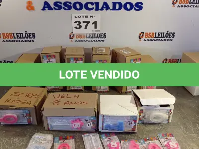 LOTE 371 - 01 - LOTE COM VÁRIAS VELAS DE ANIVERSARIO (NO ESTADO, NÃO SABEMOS SE FUNCIONA. LEILÃO NÃO TEM GARANTIA E NEM DEVOLUÇÃO, SUJEITO A POSSÍVEIS AVARIAS VISÍVEIS/OCULTAS E/OU AUSÊNCIA DE COMPONENTES)