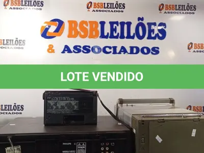 LOTE 031 - 01 RADIO, 01 TV/RADIO E 01 VIDEOCASSETE MARCAS E MODELOS DIVERSOS. (NO ESTADO, LEILÃO NÃO TEM GARANTIA E NEM DEVOLUÇÃO, SUJEITO A POSSÍVEIS AVARIAS VISÍVEIS/OCULTAS E/OU AUSÊNCIA DE COMPONENTES).