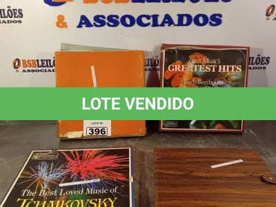 LOTE 396 - 01 LOTE COM GRANDE QUANTIDADE DE VINIL TÍTULOS DIVERSOS. (NO ESTADO, LEILÃO NÃO TEM GARANTIA E NEM DEVOLUÇÃO, SUJEITO A POSSÍVEIS AVARIAS VISÍVEIS/OCULTAS E/OU AUSÊNCIA DE COMPONENTES).