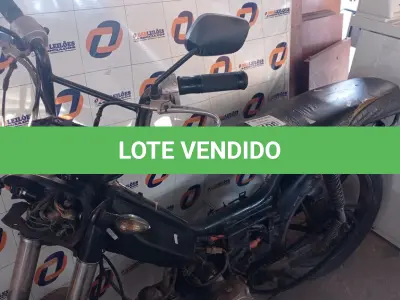 LOTE 408 - 01 MOTO SHINERAY 100CC. (NO ESTADO, LEILÃO NÃO TEM GARANTIA E NEM DEVOLUÇÃO, SUJEITO A POSSÍVEIS AVARIAS VISÍVEIS/OCULTAS E/OU AUSÊNCIA DE COMPONENTES).