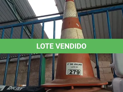 LOTE 279 - 03 CONES DE SINALIZAÇÃO. (NO ESTADO, LEILÃO NÃO TEM GARANTIA E NEM DEVOLUÇÃO, SUJEITO A POSSÍVEIS AVARIAS VISÍVEIS/OCULTAS E/OU AUSÊNCIA DE COMPONENTES).