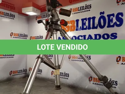LOTE 277 - 01 TRIPÉ PARA CÂMERA. (NO ESTADO, LEILÃO NÃO TEM GARANTIA E NEM DEVOLUÇÃO, SUJEITO A POSSÍVEIS AVARIAS VISÍVEIS/OCULTAS E/OU AUSÊNCIA DE COMPONENTES).