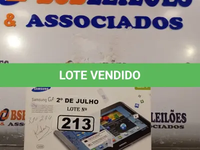 LOTE 213 - 01 TABLET SAMSUNG PARA RETIRADA DE PEÇAS. (NO ESTADO, LEILÃO NÃO TEM GARANTIA E NEM DEVOLUÇÃO, SUJEITO A POSSÍVEIS AVARIAS VISÍVEIS/OCULTAS E/OU AUSÊNCIA DE COMPONENTES).