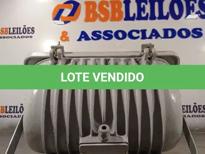 LOTE 469 - 01 LUMINÁRIA DE PÁTIO. (NO ESTADO, LEILÃO NÃO TEM GARANTIA E NEM DEVOLUÇÃO, SUJEITO A POSSÍVEIS AVARIAS VISÍVEIS/OCULTAS E/OU AUSÊNCIA DE COMPONENTES).