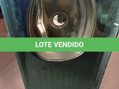 LOTE 275 - 01 PIA EM AÇO INOX CIMENTADA COM 01 CUBA MEDINDO 1,40M X 0,54CM. (NO ESTADO, LEILÃO NÃO TEM GARANTIA E NEM DEVOLUÇÃO, SUJEITO A POSSÍVEIS AVARIAS VISÍVEIS/OCULTAS E/OU AUSÊNCIA DE COMPONENTES).