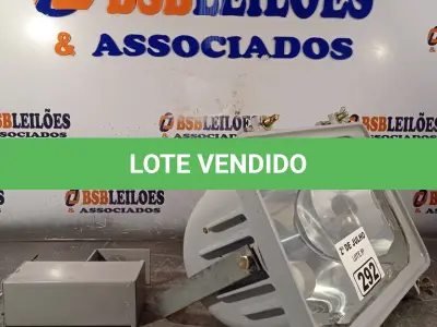 LOTE 292 - 01 LUMINÁRIA DE PÁTIO. (NO ESTADO, LEILÃO NÃO TEM GARANTIA E NEM DEVOLUÇÃO, SUJEITO A POSSÍVEIS AVARIAS VISÍVEIS/OCULTAS E/OU AUSÊNCIA DE COMPONENTES).