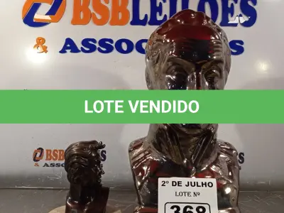 LOTE 368 - 02 BUSTOS DE SIMON BOLÍVAR. (NO ESTADO, LEILÃO NÃO TEM GARANTIA E NEM DEVOLUÇÃO, SUJEITO A POSSÍVEIS AVARIAS VISÍVEIS/OCULTAS E/OU AUSÊNCIA DE COMPONENTES).