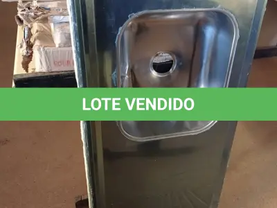 LOTE 427 - 01 PIA EM AÇO INOX CIMENTADA COM 01 CUBA MEDINDO 1,50M X 0,53CM. (NO ESTADO, LEILÃO NÃO TEM GARANTIA E NEM DEVOLUÇÃO, SUJEITO A POSSÍVEIS AVARIAS VISÍVEIS/OCULTAS E/OU AUSÊNCIA DE COMPONENTES).