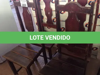 LOTE 409 - 04 CADEIRAS DE MADEIRA. (NO ESTADO, LEILÃO NÃO TEM GARANTIA E NEM DEVOLUÇÃO, SUJEITO A POSSÍVEIS AVARIAS VISÍVEIS/OCULTAS E/OU AUSÊNCIA DE COMPONENTES).
