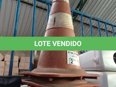 LOTE 279 - 03 CONES DE SINALIZAÇÃO. (NO ESTADO, LEILÃO NÃO TEM GARANTIA E NEM DEVOLUÇÃO, SUJEITO A POSSÍVEIS AVARIAS VISÍVEIS/OCULTAS E/OU AUSÊNCIA DE COMPONENTES).