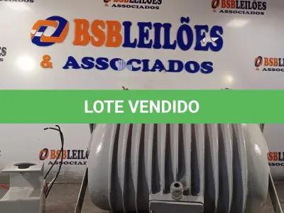 LOTE 327 - 01 LUMINÁRIA DE PÁTIO. (NO ESTADO, LEILÃO NÃO TEM GARANTIA E NEM DEVOLUÇÃO, SUJEITO A POSSÍVEIS AVARIAS VISÍVEIS/OCULTAS E/OU AUSÊNCIA DE COMPONENTES).